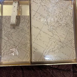 Ecolo new in package travel set -passport case and luggage tag.